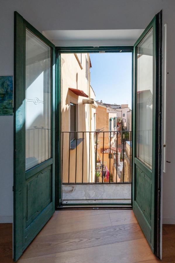 Casa Flo Con Terrazza E Ascensore Salerno Exterior photo