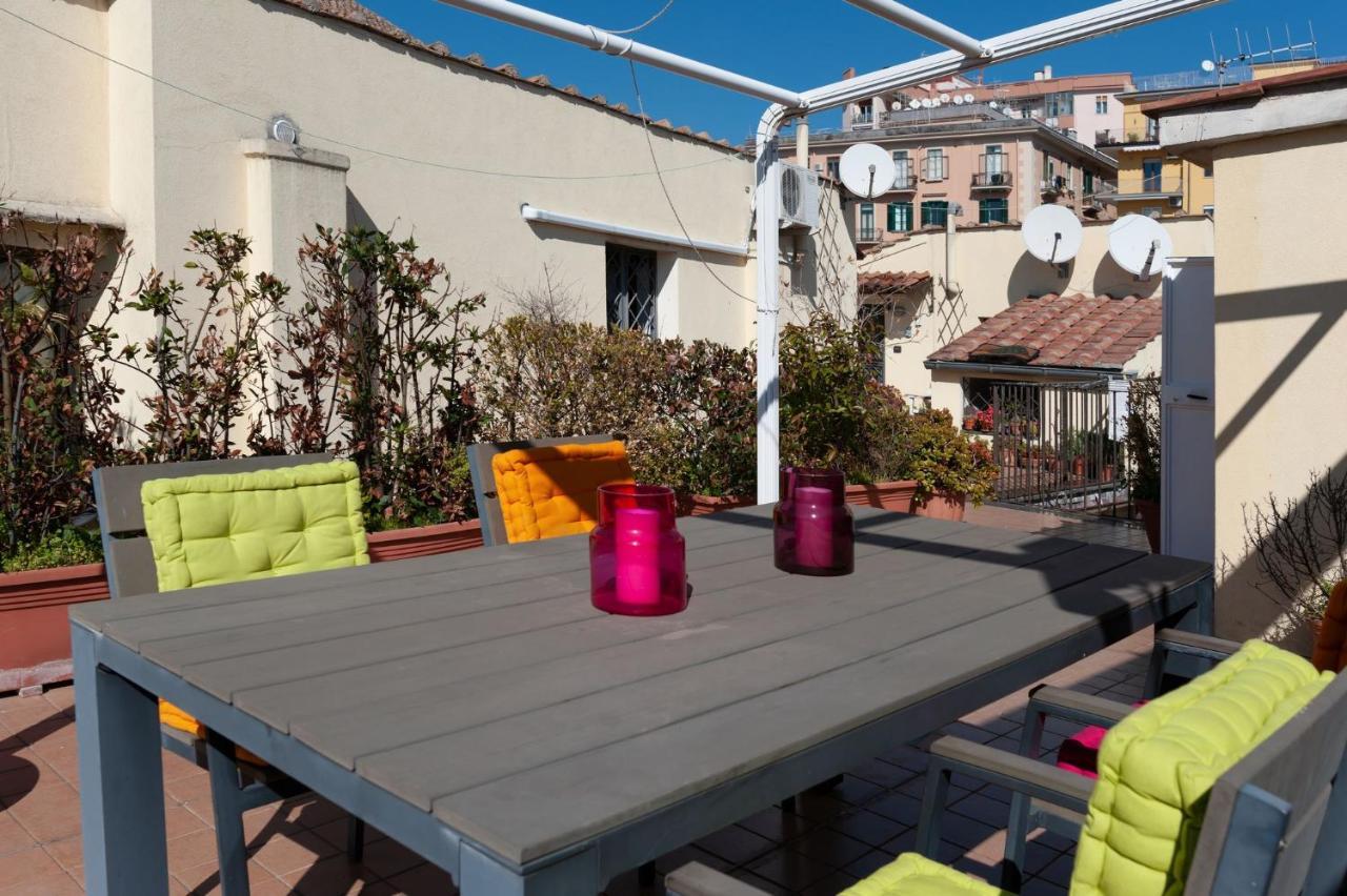 Casa Flo Con Terrazza E Ascensore Salerno Exterior photo