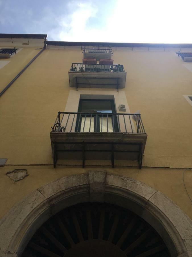 Casa Flo Con Terrazza E Ascensore Salerno Exterior photo